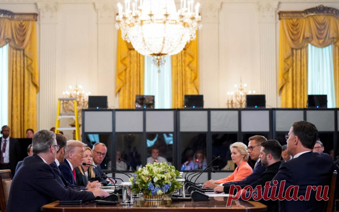 Трамп прервал фон дер Ляйен во время обвинений России в киднеппинге. На встрече в Вашингтоне президент США Дональд Трамп остановил выступление главы Еврокомиссии (ЕК) Урсулы фон дер Ляйен о «похищенных Россией украинских детях».