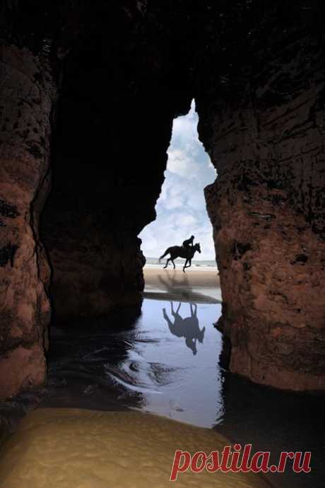 &quot;horse galloping past cave&quot; by David Morrison, via 500px…
от David Morrison   |  Pinterest • Всемирный каталог идей