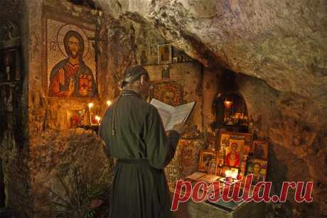 Сон, умирающего монаха...  - Стихотворение Ларисы Мешкат