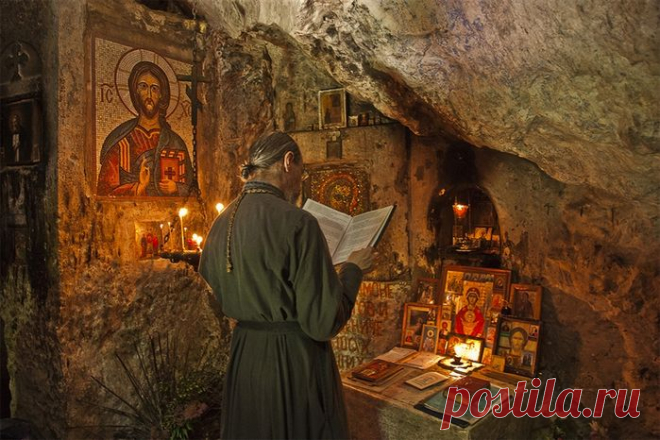 Сон, умирающего монаха...  - Стихотворение Ларисы Мешкат