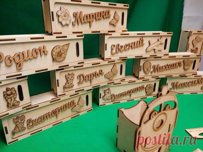 Купить коробку пенал для карандашей из фанеры со значками от 450р!