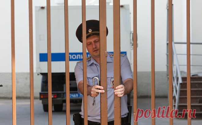 Имущество бывшего замначальника по спецпроектам Минобороны арестовали. Следствие арестовало собственность экс-заместителя начальника управления имуществом специальных проектов (УИСП) Минобороны Олега Васенина, сообщила пресс-служба военных следственных органов СК России.