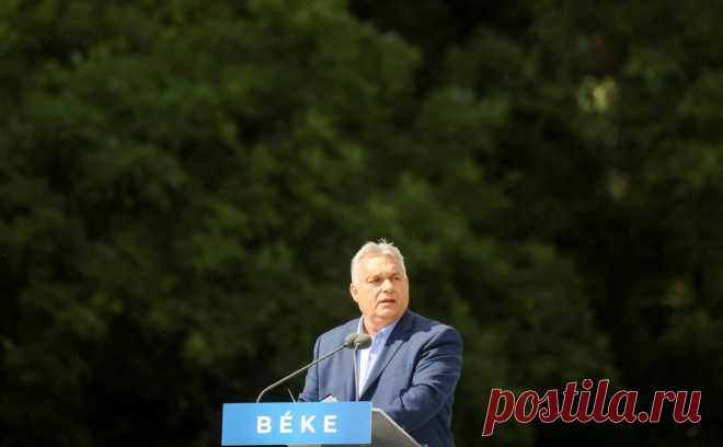 Орбан заявил, что Запад хочет победить Россию ради денег. Украина — богатая страна, но она погрязла в долгах, США хотят продолжать ее кредитовать, делая Европу гарантом возврата средств, объяснил Орбан. Также, сказал он, Запад хочет добиться реорганизации баланса сил на Востоке