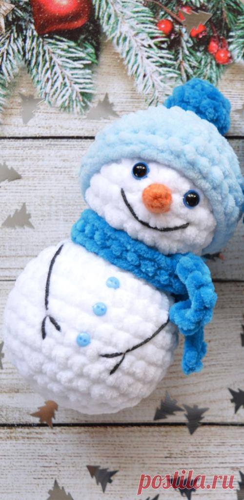 PDF Снеговички Дружочки крючком. FREE crochet pattern; Аmigurumi doll patterns. Амигуруми схемы и описания на русском. Вязаные игрушки и поделки своими руками #amimore - плюшевый снеговик, Новый год, снеговичок.