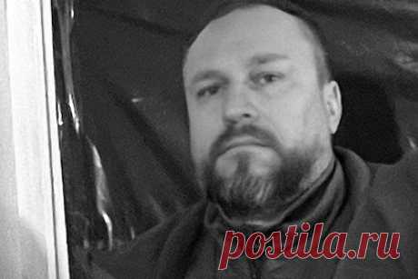 Рогозин сообщил о смерти попавшего с ним под обстрел друга. Бывший гендиректор «Роскосмоса» и глава спецотряда военных советников «Царские волки» Дмитрий Рогозин сообщил о смерти Александра Шемякина, попавшего вместе с ним под обстрел Вооруженных сил Украины (ВСУ). Как рассказал Рогозин, он и Шемякин попали под обстрел 21 декабря, находясь в нескольких километрах от фронта.