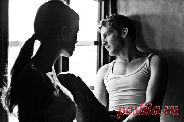 9 признаков слишком ревнивого партнера * ГАРМОНИЯ В ТЕБЕ Присутствие ревности в отношениях? Это кажется вполне допустимым. Вы просто любите своего партнера и не хотите, чтобы он нашёл вам замену. Однако это не нормально, когда ваше поведение...