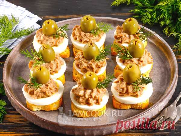 Канапе с тунцом (консервированным) — рецепт с фото Вкусные канапе очень легко приготовить за 15 минут, если у вас есть консервированный тунец, отваренные и охлажденные заранее куриные яйца.