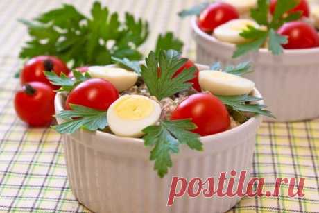 Салат с печенью, маринованными огурцами и сыром

Ингредиенты:

- печень - 300 гр.
Показать полностью…