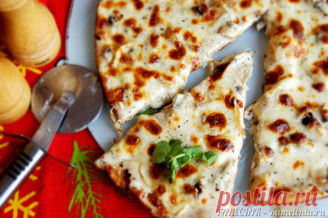 Пицца с белым соусом и шампиньонами, как приготовить пиццу с белым соусом и шампиньонами Пицца с такой начинкой  очень вкусная, сочная, ароматная!