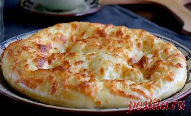 1 литър топло мляко 1 ч.л. захар ½ ч.л. сол ½ пакетче (6 г) мая 1400 грама брашно 40 г или 4 супени лъжици растително масло 2 яйца