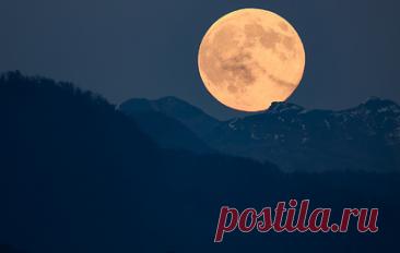 В РАН рассказали, что земные сутки через 2,5 млрд лет будут длиться 1 тыс. часов. На это влияет ежегодное отдаление Луны от Земли