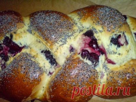 Лучшие кулинарные рецепты: Плетёнка с маково-вишнёвой начинкой