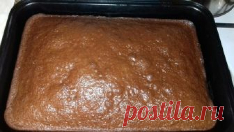 Простой и вкусный пирог к чаю Этот пирог мне мама часто готовила в детстве, а теперь его делаю я , когда xочется сладкого, а заморачиваться не xочется. Итак, ингредиенты: - 2 яйца; - 2 ч.л. соды; - 1 стакан крепкого чая (у меня стакан 200 мл...