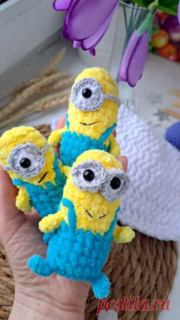 PDF Миньон крючком. FREE crochet pattern; Аmigurumi toy patterns. Амигуруми схемы и описания на русском. Вязаные игрушки и поделки своими руками #amimore - плюшевый миньон крючком, маленький миньон из плюшевой пряжи, персонаж мультфильма Гадкий Я.