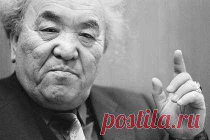 В Калмыкии отметят 100-летие народного поэта Давида Кугультинова. В Республике Калмыкия в 2022 году состоится празднование 100-летнего юбилея народного поэта Давида Кугультинова. Праздничные мероприятия пройдут в марте и апреле. 12 марта в Яшалтинском районе состоятся открытие бюста поэта, также запланирована встреча членов Союза писателей с победителями конкурса чтецов.