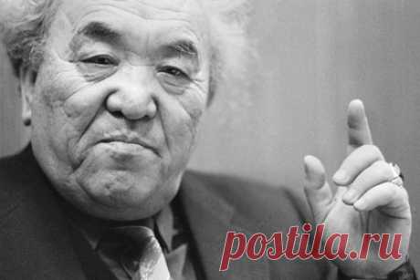 В Калмыкии отметят 100-летие народного поэта Давида Кугультинова. В Республике Калмыкия в 2022 году состоится празднование 100-летнего юбилея народного поэта Давида Кугультинова. Праздничные мероприятия пройдут в марте и апреле. 12 марта в Яшалтинском районе состоятся открытие бюста поэта, также запланирована встреча членов Союза писателей с победителями конкурса чтецов.