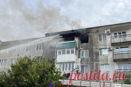 МЧС: один человек погиб при пожаре в Котельниково Волгоградской области. Известно, что пожар произошел в двух квартирах, расположенных на последнем этаже многоэтажки.