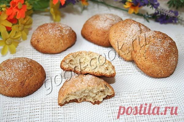 Постное банановое печенье. 
СОСТАВ
1 крупный банан,
1/3 стакана сахара (70г),
1 + 1/4 стакана муки (200г),
50г растительного масла,
1/6 ч ложки соли,
1 ч ложка разрыхлителя,
при желании - 2 ч ложки сахара для посыпки (~15г