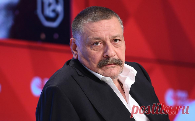 Суд оштрафовал Дмитрия Назарова по статье о дискредитации армии. Актера Дмитрия Назарова оштрафовали из-за дискредитации армии на 50 тыс. руб. После увольнения из МХТ им. Чехова Назаров вместе с супругой Ольгой Васильевой покинул Россию