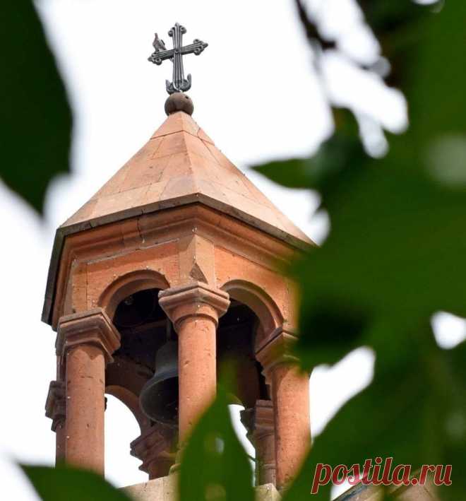 Հայր մեր որ յերկինս ես,
սուրբ եղիցի անուն քո.
Եկեսցէ արքայութիւն քո.
եղիցին կամք քո.
որպէս յերկինս` եւ յերկրի.
Զհաց մեր հանապազորդ
տուր մեզ այսօր.
Եւ թող մեզ զպարտիս մեր,
որպէս եւ մեք թողումք
մերոց պարտապանաց.
Եւ մի տանիր զմեզ ի փորձութիւն,
այլ փրկեա զմեզ ի չարէն:
Զի քո է արքայութիւն
եւ զօրութիւն եւ փառք
յաւիտեանս. Ամեն🙏🏻