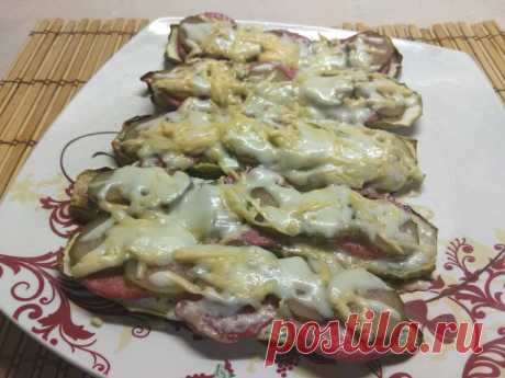 Бутерброды из кабачков с салями, кислыми огурцами и соусом из йогурта - ФотоРецепт - медиаплатформа МирТесен