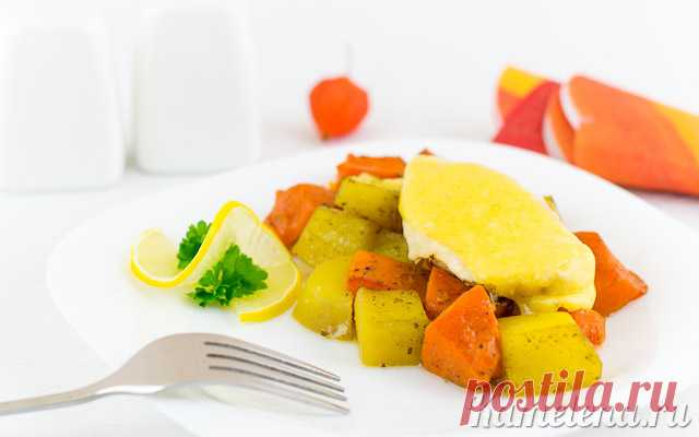 Запеченная тыква и картофель с куриным филе