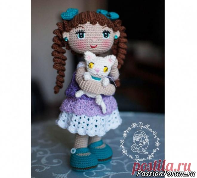 Кукла Алекса амигуруми с котенком. МК - запись пользователя Игрушки для души (Веруня) в сообществе Мир игрушки в категории Вязаные игрушки. Мастер-классы, схемы, описание. Милая кукла Алекса амигуруми с котенком связана из хлопковой пряжи крючком № 2,5. Для котенка использовался такой же крючок и пряжа. Платье связано крючком меньшего размера. Высота куклы получилась около 24 см.