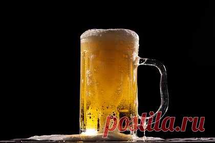 Производитель Hoegaarden продаст бизнес в России. Крупнейший в мире производитель пива AB InBev (бренды BUD, Spaten, «Клинское», Hoegaarden и другие) продаст долю в российском совместном предприятии турецкой пивоваренной компании Anadolu Efes. В KPMG оценили сделку в 1,1-1,3 миллиарда долларов. AB InBev не получит платежей авансом, вместо этого получит средства позже.
