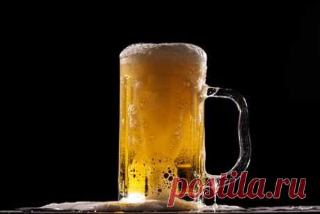 Производитель Hoegaarden продаст бизнес в России. Крупнейший в мире производитель пива AB InBev (бренды BUD, Spaten, «Клинское», Hoegaarden и другие) продаст долю в российском совместном предприятии турецкой пивоваренной компании Anadolu Efes. В KPMG оценили сделку в 1,1-1,3 миллиарда долларов. AB InBev не получит платежей авансом, вместо этого получит средства позже.
