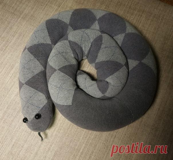 Змеючка из колготок
Автор: Наталья Бажина