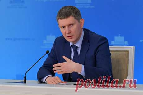Российской экономике предсказали усиленный рост. Эксперты предсказали российской экономике усиленный по сравнению с прогнозами Минэкономразвития рост. Опрос был проведен после выступления министра экономического развития Максима Решетникова на встрече с представителями Ассоциации европейского бизнеса (АЕБ). Он рассказал о планируемом превышении текущих прогнозов.