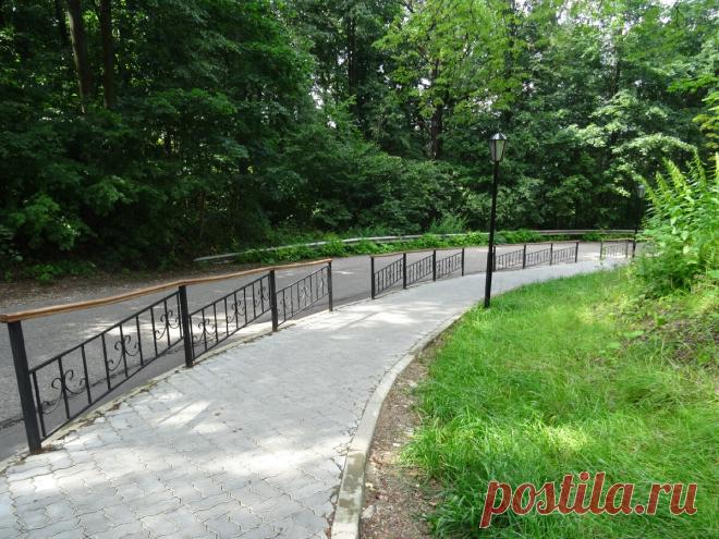 «Мама, дядя в белой футболке меня фотографировал»: о родительских страхах и непонятной правде
Год назад, когда мы только переехали за город, дети гуляли около дома. Муж достраивал дом где-то рядом, я тоже была в зоне видимости. И вот в какой-то момент я вижу на дороге через участок человека в белой футболке. И всё бы ничего, но сын сказал, что этот дядя в белой футболке только что его фотографировал. […]
Читай дальше на сайте. Жми подробнее ➡