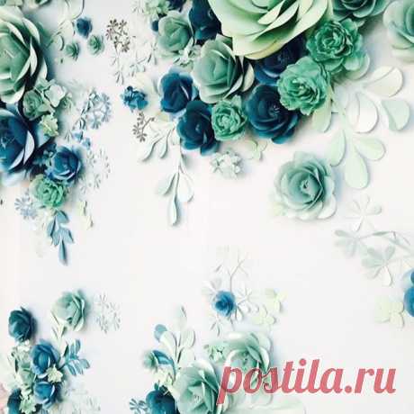 Our new paper flower wall for #Lladro reminds us of tender paper lace... Each petal and leaf are hand crafted. Enjoy..
.
.
.
#PaperFlowerWall  #paperflowerbackdrop  #editorial  #миогелери #бумажныецветы  #windowdisplay #eventplanning  #giantpaperflower  #windowswear #fashionphotography  #vitrinistika #paperwedding #photobooth #childrenphotography #setdesign #vitrinistika #vitrina #fashionphotography #editorialphotography #magazineissue #paperart #paperartist #windowdisplay...