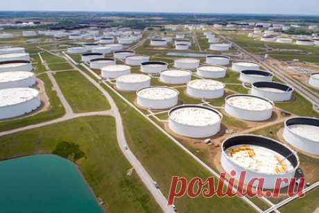США объявили о распечатывании нефтяной кубышки. Минэнерго США начнет продажу первых 18 миллионов баррелей нефти из резервов 17 декабря. Кроме того, 4,8 миллиона баррелей нефти дадут взаймы компании Exxon Mobil с обязательством вернуть тот же объем с небольшим довеском. Поводом для распечатывания кубышки стала необходимость удовлетворить спрос населения на топливо.