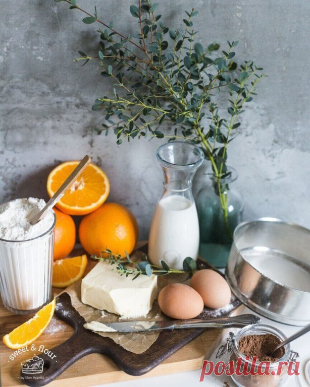 #Кулинария

 Нежные шоколадные блинчики с хрустящими краями и воздушный крем с цитрусовым ароматом и приятной кислинкой… Да это же пища богов, ребята! 
 
Шоколадные блины с апельсиновым кремом
 
Для теста: 
Молоко — 240-320 мл 
Куриное яйцо — 1 шт. 
Сливочное масло (растопленное) — 40 г 
Пшеничная мука — 160 г 
Какао-порошок — 5 ст. л. 
Разрыхлитель теста — ½ ч. л. 
Сахарный песок — 50 г 
Соль — ¼ ч. л. 
 
Для крема: 
Сливочный сыр — 120 г 
Апельсин (цедра и сок) — ½ шт. 
...