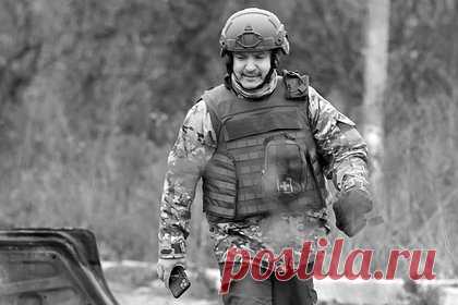 Умер получивший ранение корреспондент «России 24». Умер корреспондент канала «Россия 24» Борис Максудов, получивший ранение осколочным снарядом в Запорожской области. Об этом сообщил журналист Владимир Соловьев. «Только что пришла трагическая новость: скончался наш коллега по дороге в Джанкой, в шесть утра Борис Максудов скончался от полученных ранений», — сказал он.