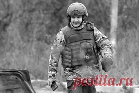 Умер получивший ранение корреспондент «России 24». Умер корреспондент канала «Россия 24» Борис Максудов, получивший ранение осколочным снарядом в Запорожской области. Об этом сообщил журналист Владимир Соловьев. «Только что пришла трагическая новость: скончался наш коллега по дороге в Джанкой, в шесть утра Борис Максудов скончался от полученных ранений», — сказал он.