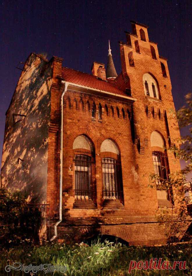 Panoramio - Photo of Домик смотрителя Высокого моста. 6 июня 2013