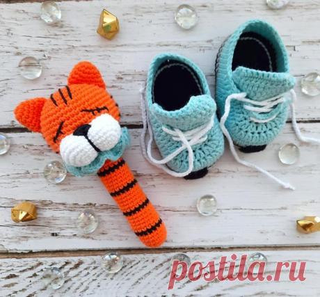 Видео МК вязаная погремушка тигренок крючком с описанием Пошаговый видео МК вязаная погремушка тигренок крючком от автора описания Светланы Евсеевой(@svetlanaevseeva455). Для вязания погремушки тигренка Вам