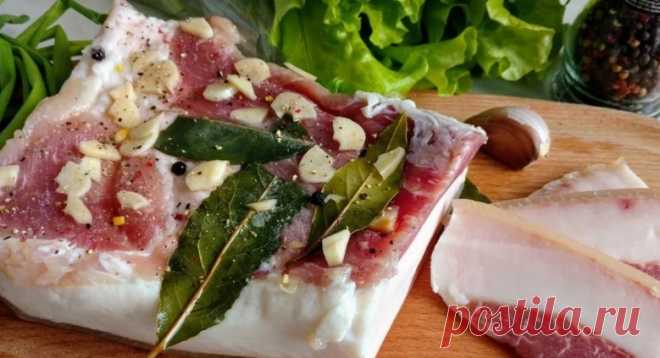Как посолить сало в рассоле очень вкусно в домашних условиях? Самые вкусные рецепты сала в банке Здравствуйте! Я думаю, что каждый из нас ест на обед ароматный супчик или готовит красный борщ. А в роли закуски