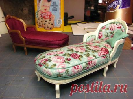 Dollhouse Miniature Furniture - Tutorials | 1 inch minis: 1 inch scale French chaise tutorial - How to make a 1 inch scale French chaise from card stock.