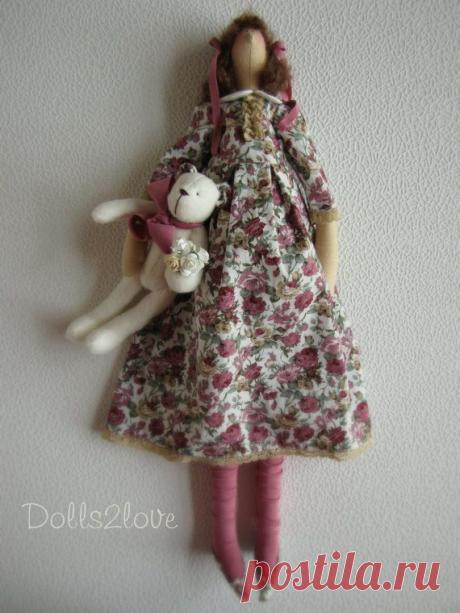 Tilda doll Zara wearing a rose fabric dress от Dolls2love на Etsy