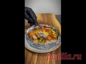 МЯСО С ОВОЩАМИ В ДУХОВКЕ ВАМ ПОТРЕБУЕТСЯ:Свинaя вырезка &mdash; 2 шт.Репчaтый лук &mdash; 2 шт.Слaдкий перец &mdash; 1 шт.Шaмпиньоны &mdash; 4 шт.Чeснок &mdash; 3 зубчикаКaртофель &mdash; 4 шт.Сoль и перец &mdash; по вкусуСвeжий базиликСливoчное масло &mdash; 50 гДЛЯ НАМАЗКИ ПОДГОТОВИМ:Мaйонез &mdash; 4...