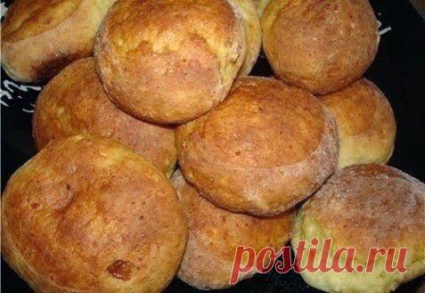 Сырники в духовке

Сырники получаются нежирными, так как не жарятся в масле. Время приготовления таких сырничков сводится к минимуму. По вкусу и внешнему виду напоминают маленькие сырные булочки.

Ингредиенты:

— творог — 0,5 кг
— яйца — 2 шт.
— манная крупа (манка) — 2 ст. л.
— изюм — 100-200 г
— соль, сахар — по вкусу
— сода (гашеная) — 0,5 ч. л.
— ваниль
— мука

Приготовление:

1. Творог хорошо размять или пропустить через мясорубку. Добавить яйца, манку, соль, сахар и ...