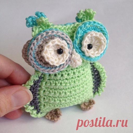 Совушка крючком

Голова/тело 
1)10 в.п., со 2-ой петли от крючка 9ст, 1 в.п., поворот (9) 
2-9) 9ст, 1 в.п., поворот 
Показать полностью…