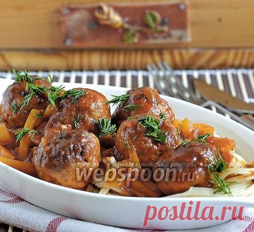 Тефтели из говядины и курицы в томатно-овощной заливке