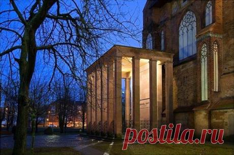 Могила Иммануила Канта, Кафедральный собор г.Калининград, фото 2010г