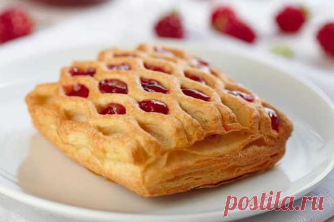 Что приготовить из слоеного теста - 20 быстрых и вкусных рецептов
