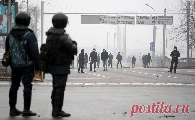 Гостелевидение Казахстана сообщило о создании народных дружин. Жители столицы Казахстана Нур-Султана начали самоорганизовываться в народные дружины для защиты мирного населения совместно с сотрудниками полиции, передает госканал «Хабар 24».