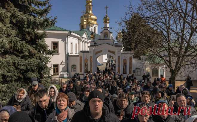 Медведев предупредил о «разрушении Украины» из-за запрета УПЦ. Верховная рада приняла закон, который позволит запретить УПЦ. Ранее она относилась к РПЦ, но после февраля 2022-го заявила о разрыве связей с Москвой. Медведев увидел в этом запрете угрозу для существования государства